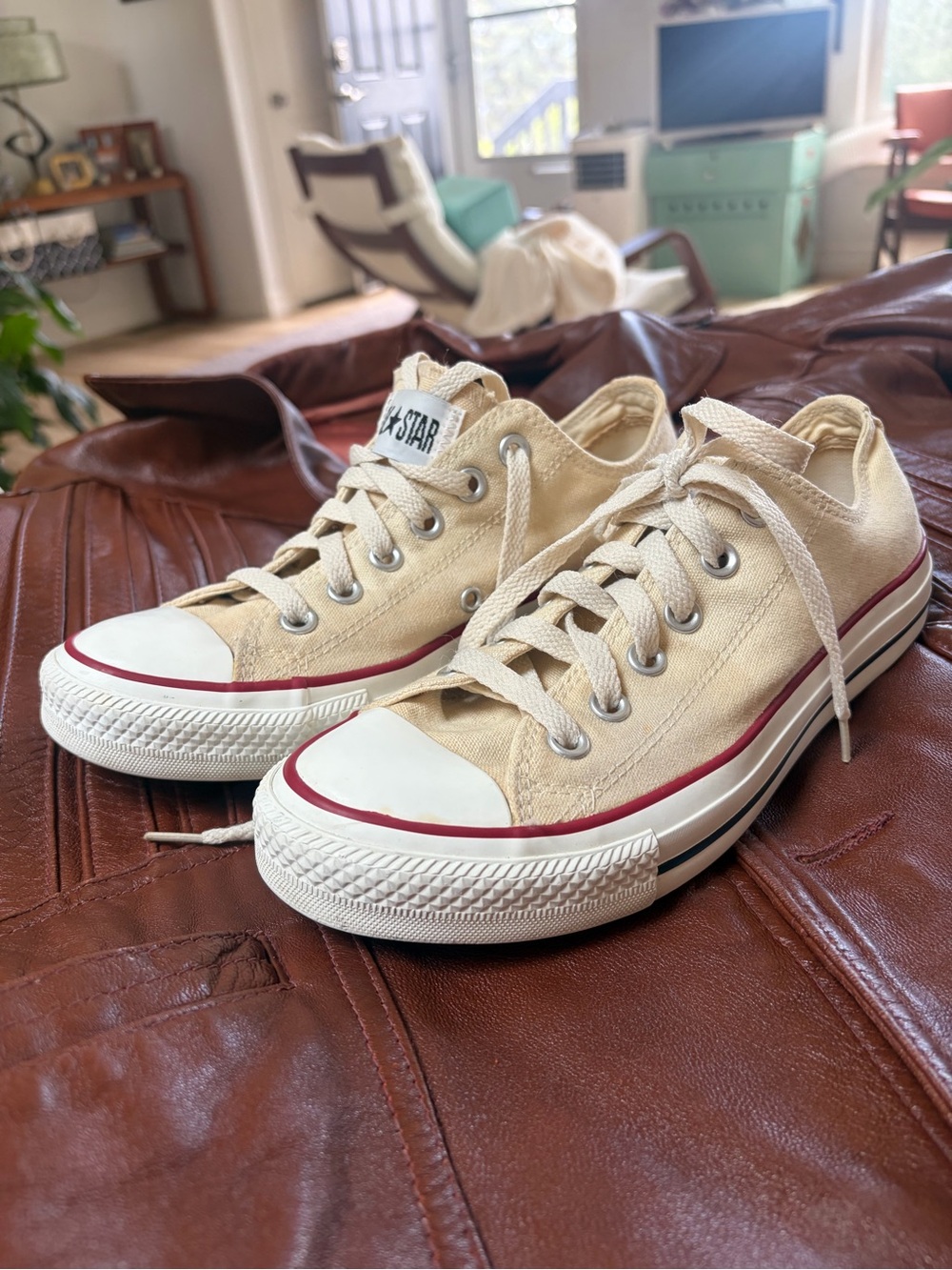 Converse Chuck Taylor All Star Low Top Cream Canvas Sneakers Women’s 7.5